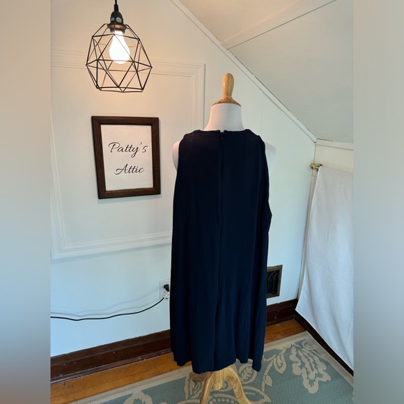 Super Cute Navy Romper - Picture 3 of 9